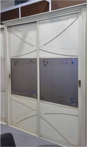 Классический шкаф купе с эксклюзивным декором Грозный
