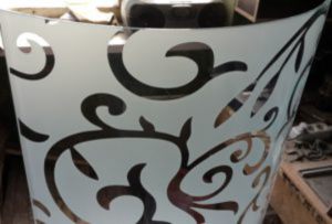 Стекло радиусное с пескоструйным рисунком для радиусных дверей Грозный