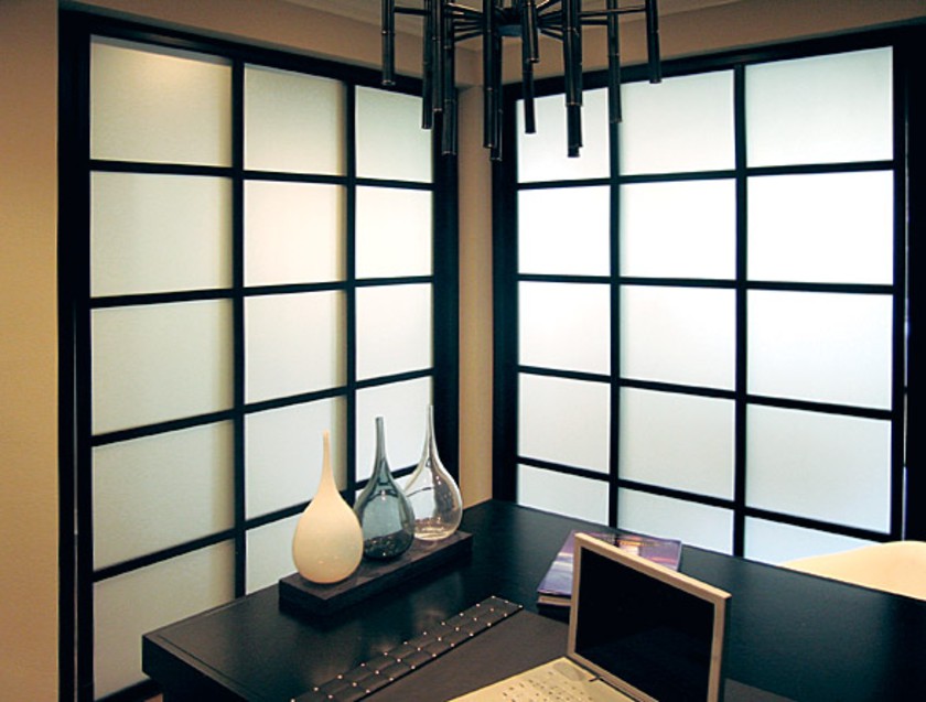 Угловая перегородка в японском стиле с матовым стеклом Грозный