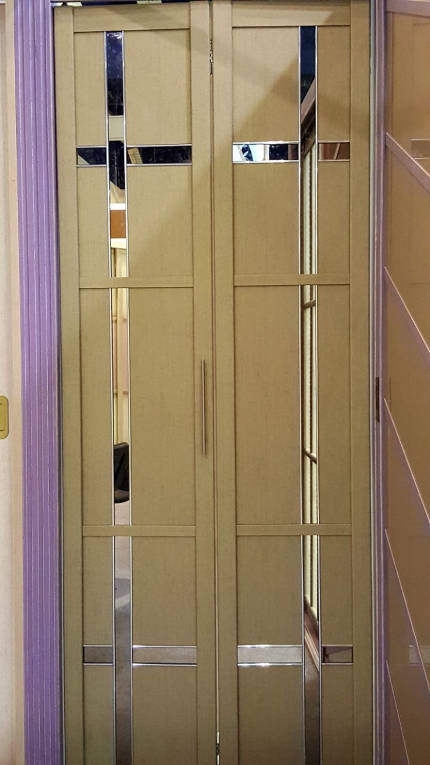 Двери гармошка шпонированные с зеркальным декором Грозный