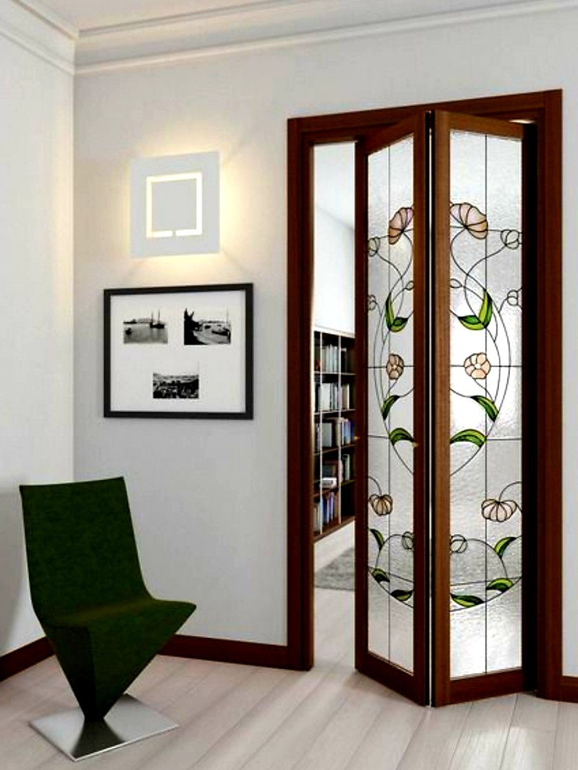 Двери гармошка с витражным декором Грозный