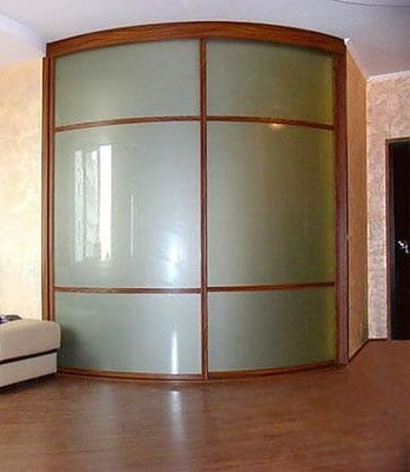 Встроенный шкаф купе радиусный в классическом стиле Грозный
