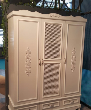 Распашные двери с декоративными накладками Грозный